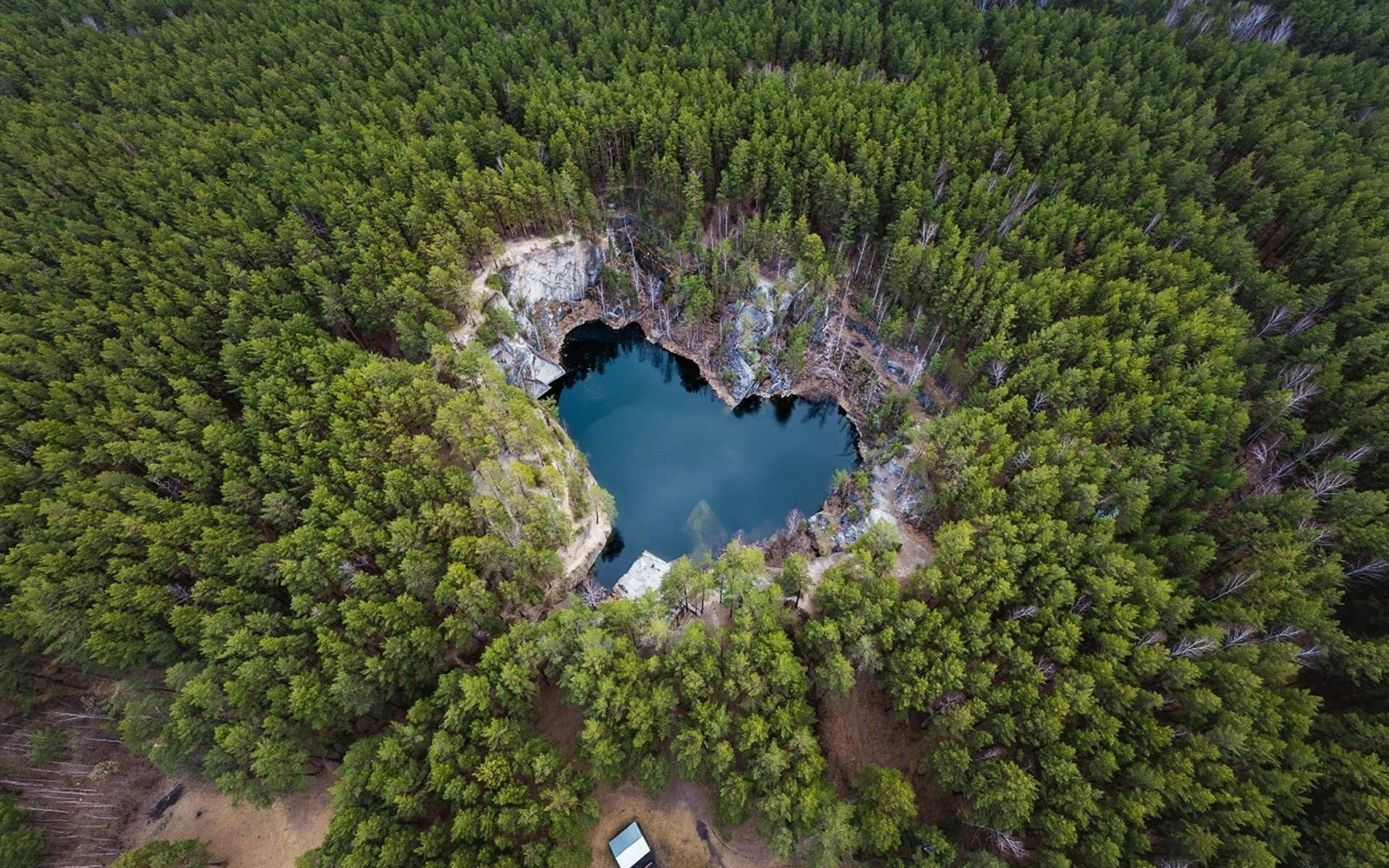 Озеро Нарочь — крупнейшее озеро Беларуси